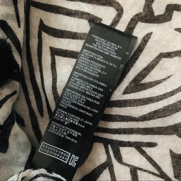 Forever 21 Aztec Scarf - Picture 4 of 4